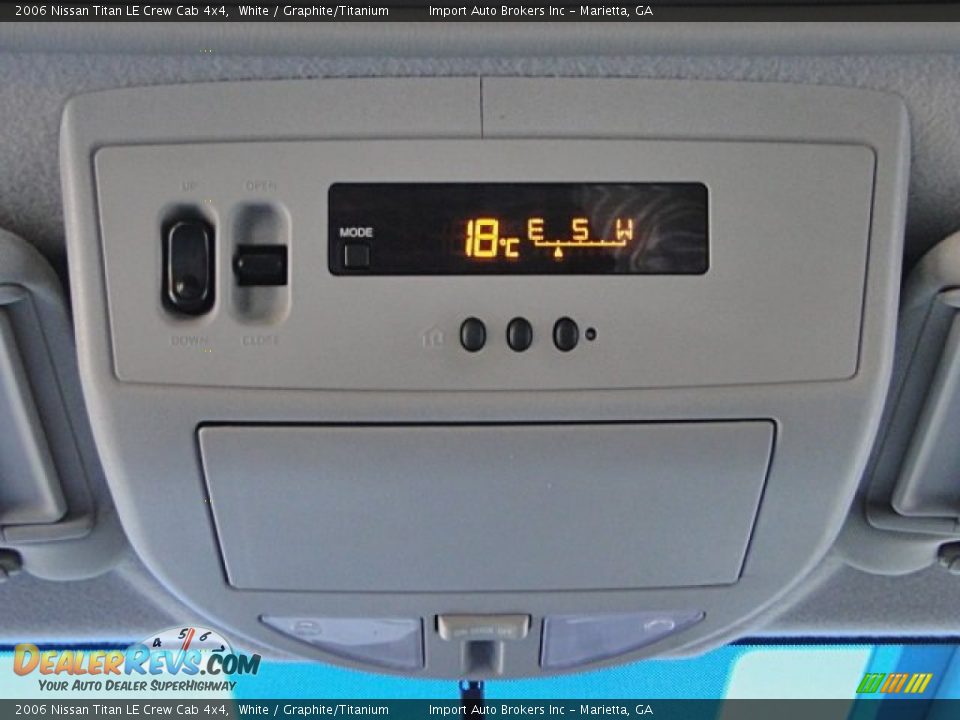 2006 Nissan Titan LE Crew Cab 4x4 White / Graphite/Titanium Photo #21