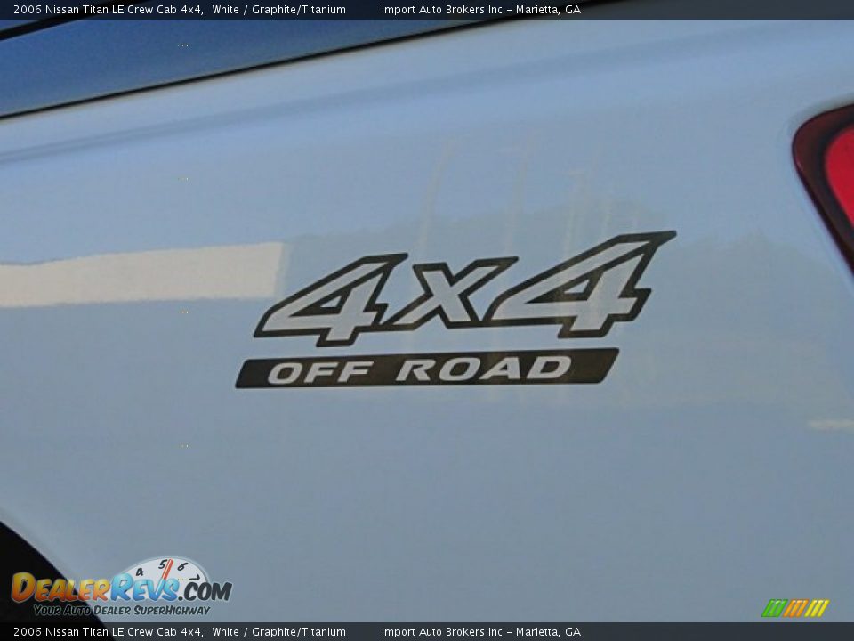 2006 Nissan Titan LE Crew Cab 4x4 White / Graphite/Titanium Photo #24