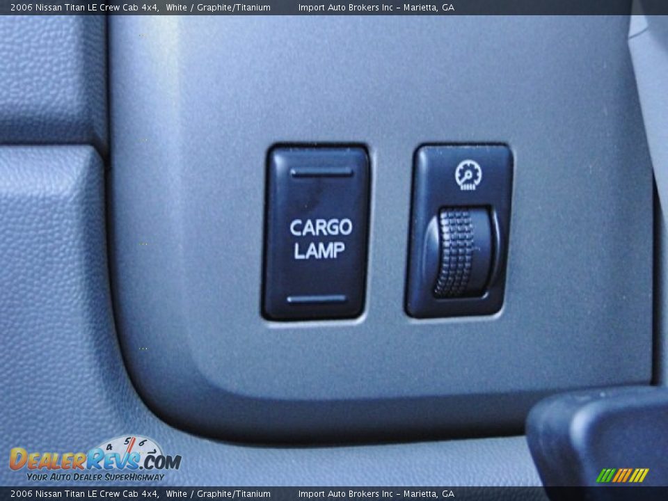 2006 Nissan Titan LE Crew Cab 4x4 White / Graphite/Titanium Photo #25