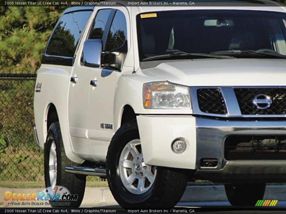 2006 Nissan Titan LE Crew Cab 4x4 White / Graphite/Titanium Photo #26