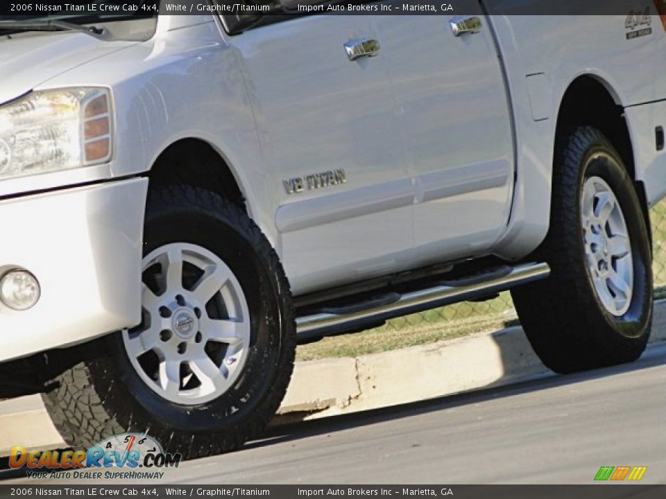 2006 Nissan Titan LE Crew Cab 4x4 White / Graphite/Titanium Photo #27