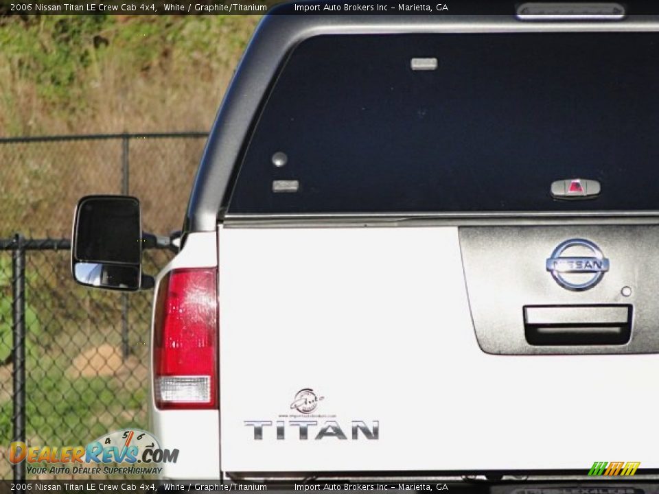 2006 Nissan Titan LE Crew Cab 4x4 White / Graphite/Titanium Photo #28