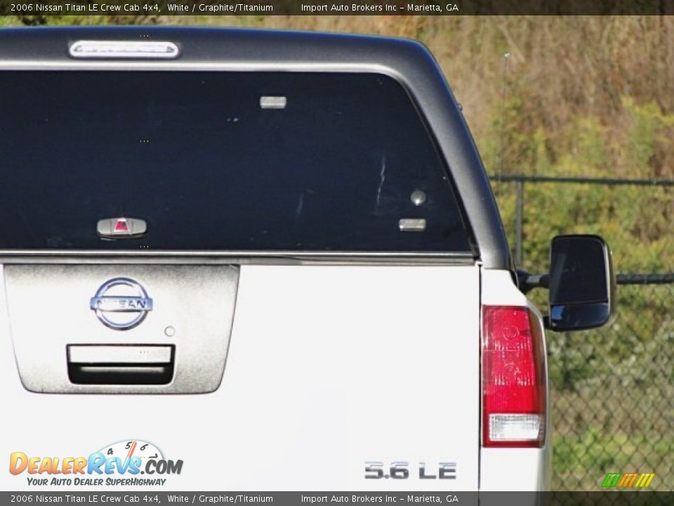 2006 Nissan Titan LE Crew Cab 4x4 White / Graphite/Titanium Photo #32