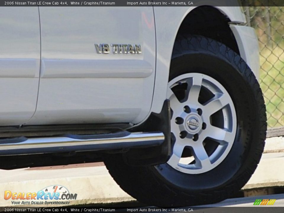 2006 Nissan Titan LE Crew Cab 4x4 White / Graphite/Titanium Photo #35