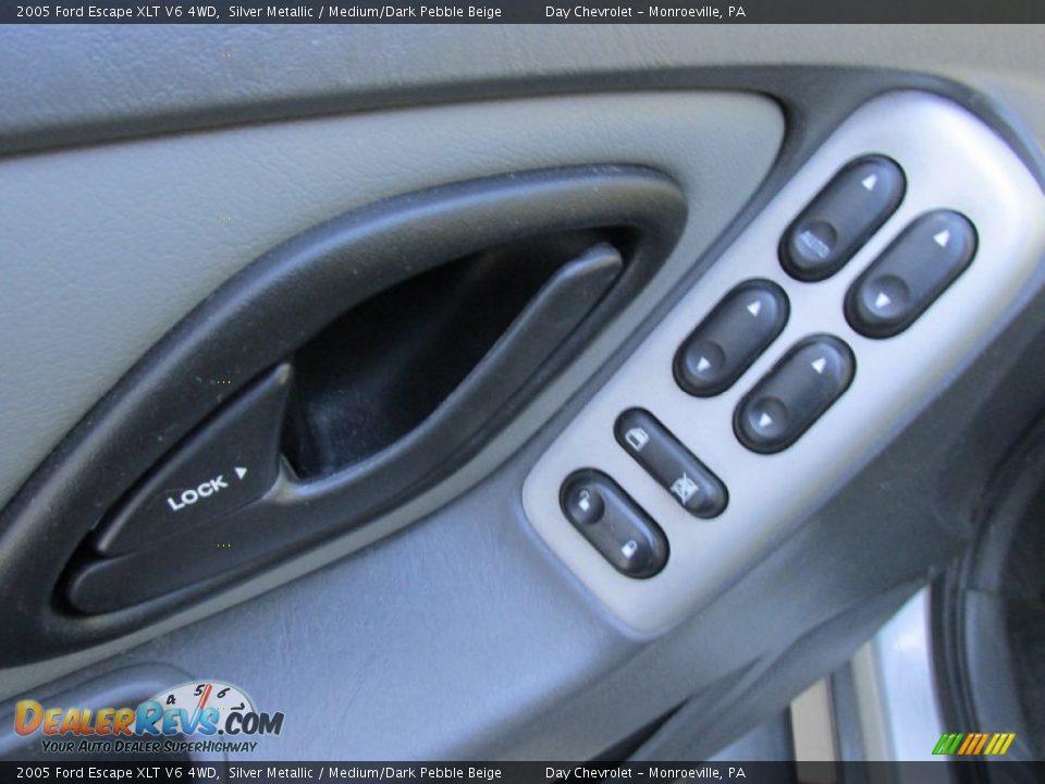 2005 Ford Escape XLT V6 4WD Silver Metallic / Medium/Dark Pebble Beige Photo #26