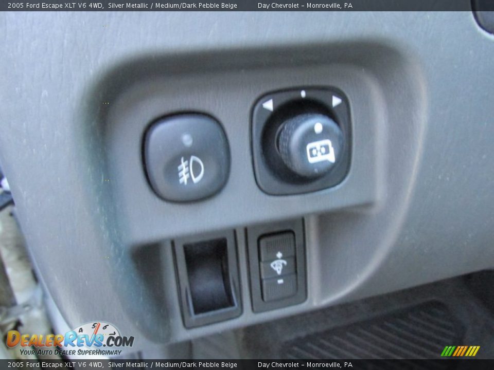 2005 Ford Escape XLT V6 4WD Silver Metallic / Medium/Dark Pebble Beige Photo #28