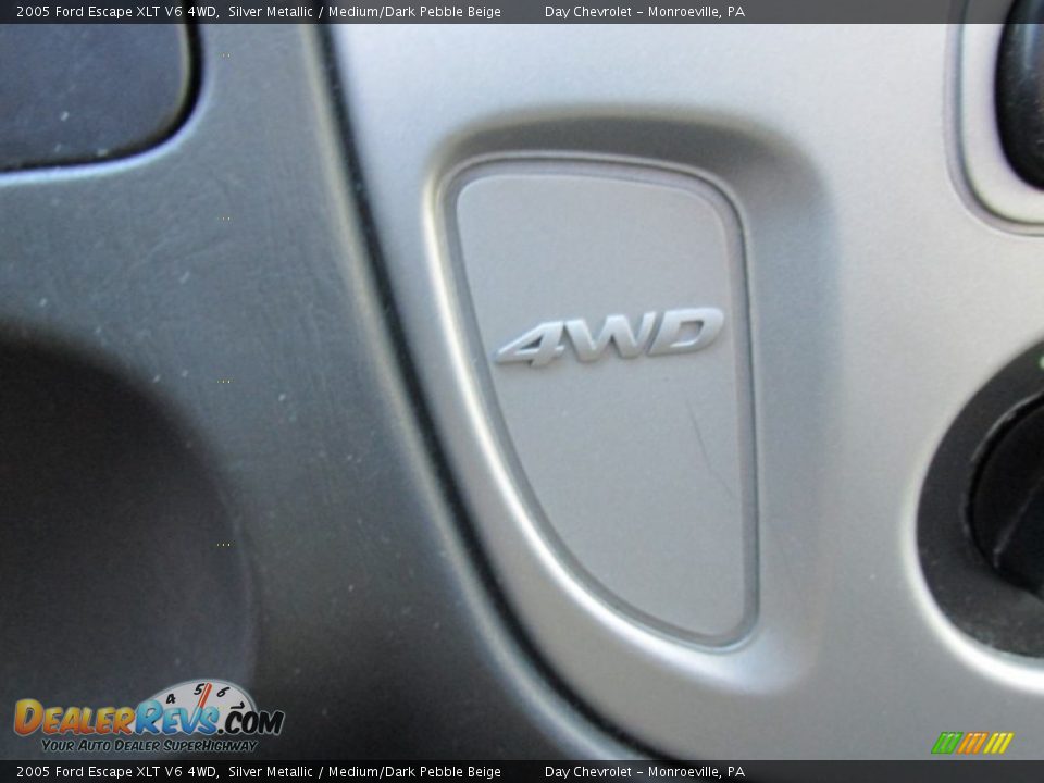 2005 Ford Escape XLT V6 4WD Silver Metallic / Medium/Dark Pebble Beige Photo #33