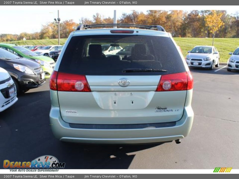 2007 Toyota Sienna LE Silver Pine Mica / Taupe Photo #6