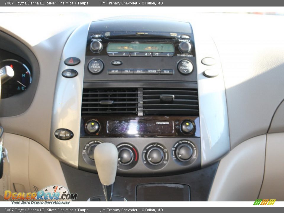 2007 Toyota Sienna LE Silver Pine Mica / Taupe Photo #12