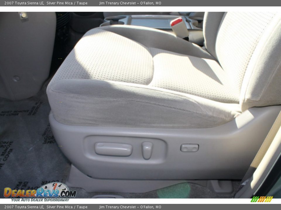 2007 Toyota Sienna LE Silver Pine Mica / Taupe Photo #16