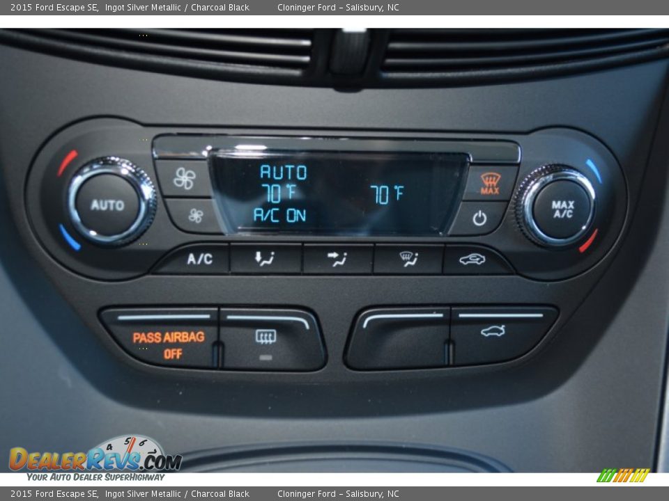Controls of 2015 Ford Escape SE Photo #21