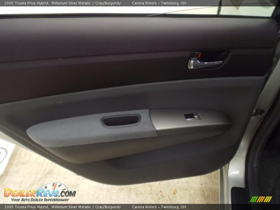 2005 Toyota Prius Hybrid Millenium Silver Metallic / Gray/Burgundy Photo #9