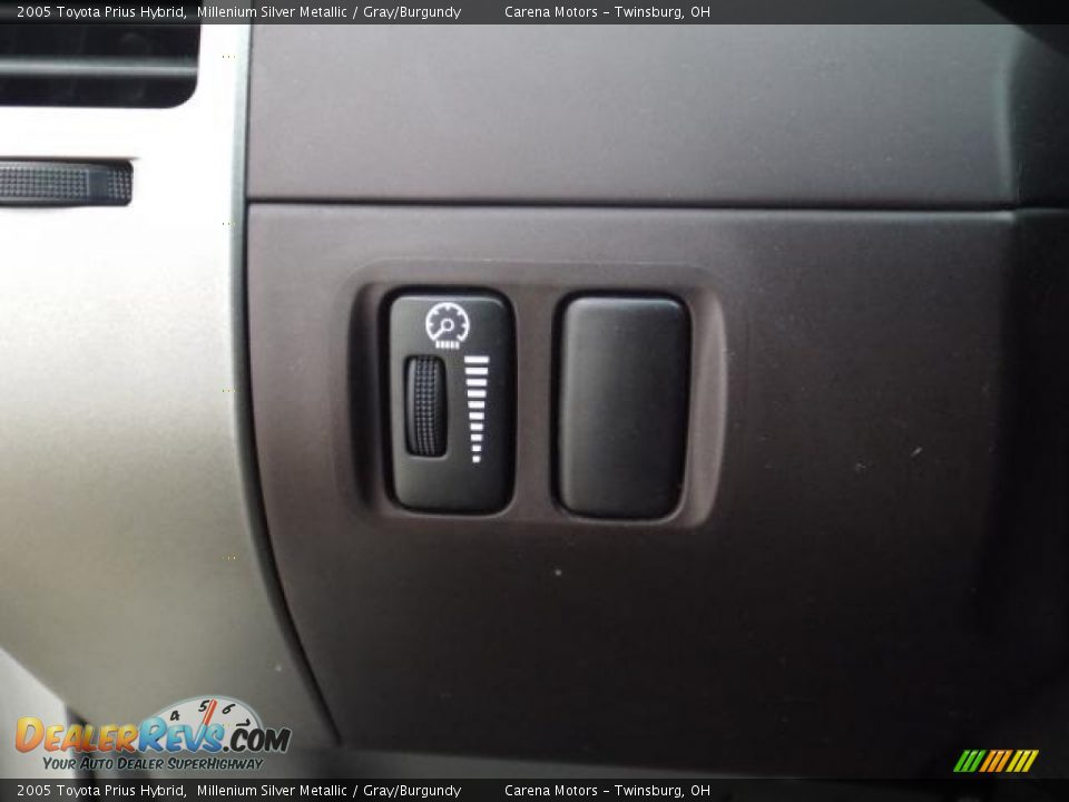 2005 Toyota Prius Hybrid Millenium Silver Metallic / Gray/Burgundy Photo #18