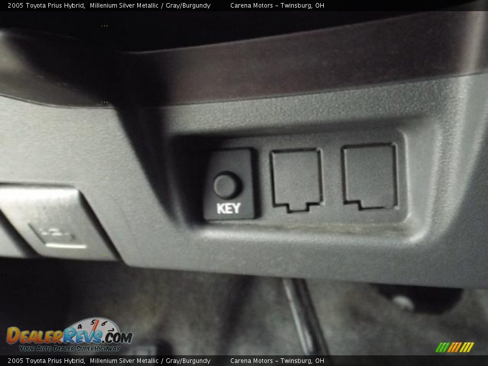 2005 Toyota Prius Hybrid Millenium Silver Metallic / Gray/Burgundy Photo #29