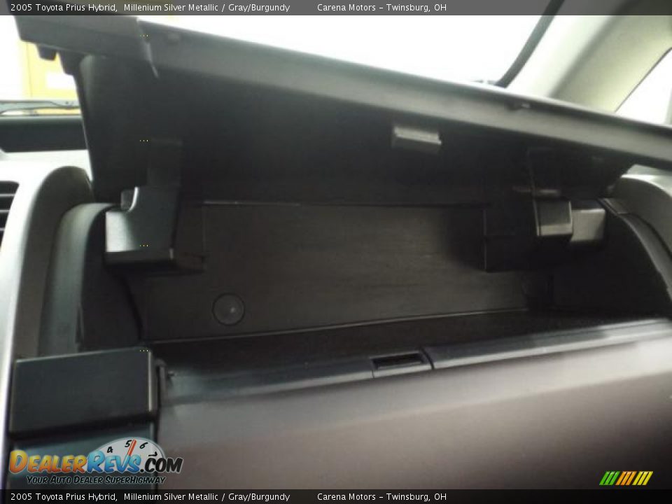 2005 Toyota Prius Hybrid Millenium Silver Metallic / Gray/Burgundy Photo #30