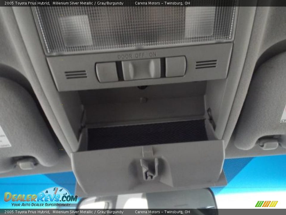 2005 Toyota Prius Hybrid Millenium Silver Metallic / Gray/Burgundy Photo #32