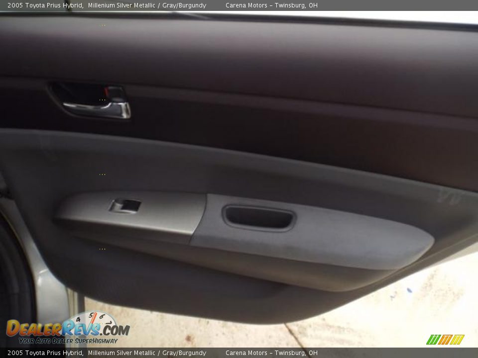 2005 Toyota Prius Hybrid Millenium Silver Metallic / Gray/Burgundy Photo #36
