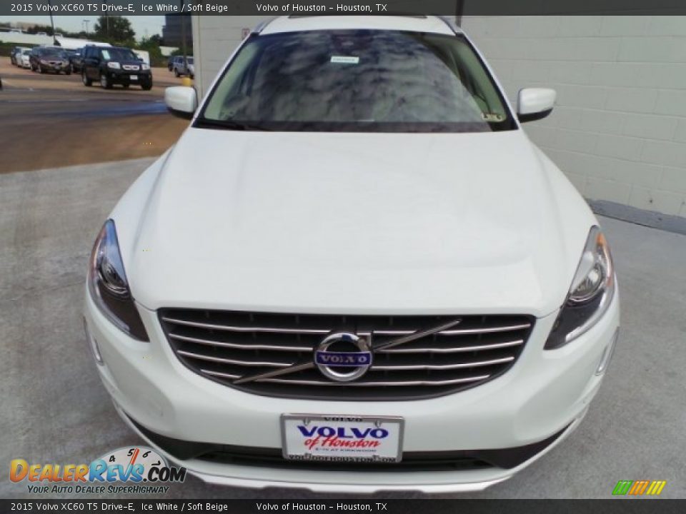 2015 Volvo XC60 T5 Drive-E Ice White / Soft Beige Photo #2