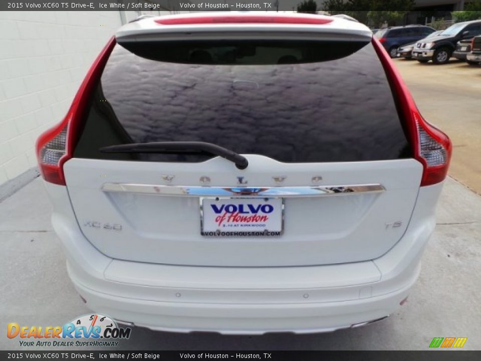 2015 Volvo XC60 T5 Drive-E Ice White / Soft Beige Photo #5