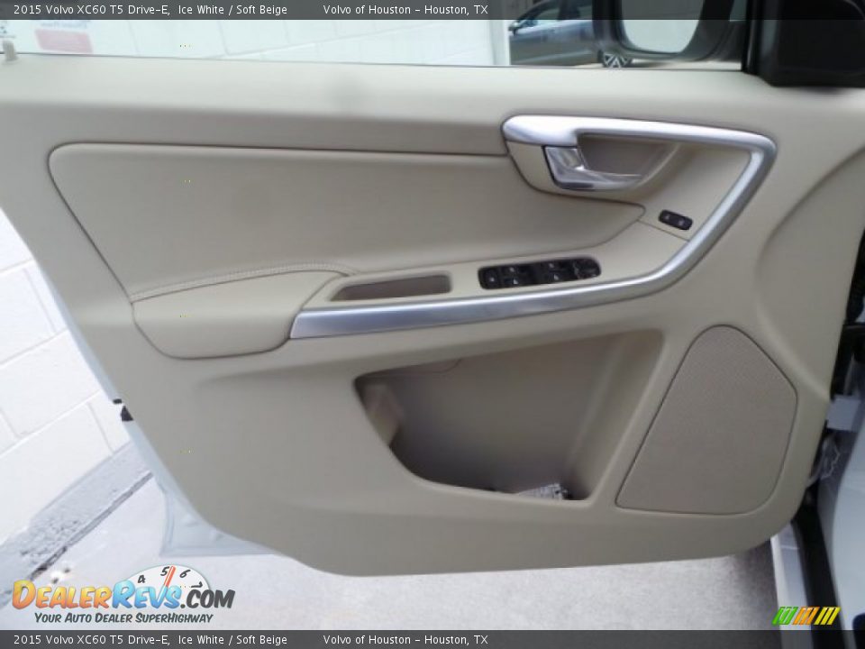 Door Panel of 2015 Volvo XC60 T5 Drive-E Photo #9