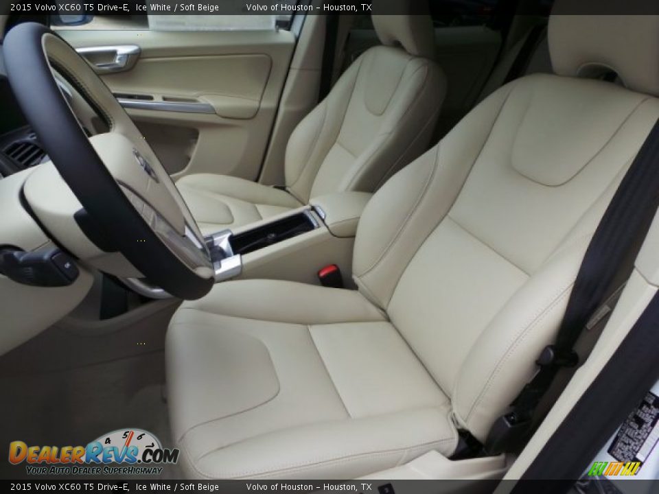 Front Seat of 2015 Volvo XC60 T5 Drive-E Photo #11