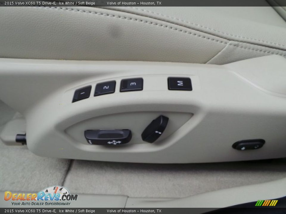 Controls of 2015 Volvo XC60 T5 Drive-E Photo #12