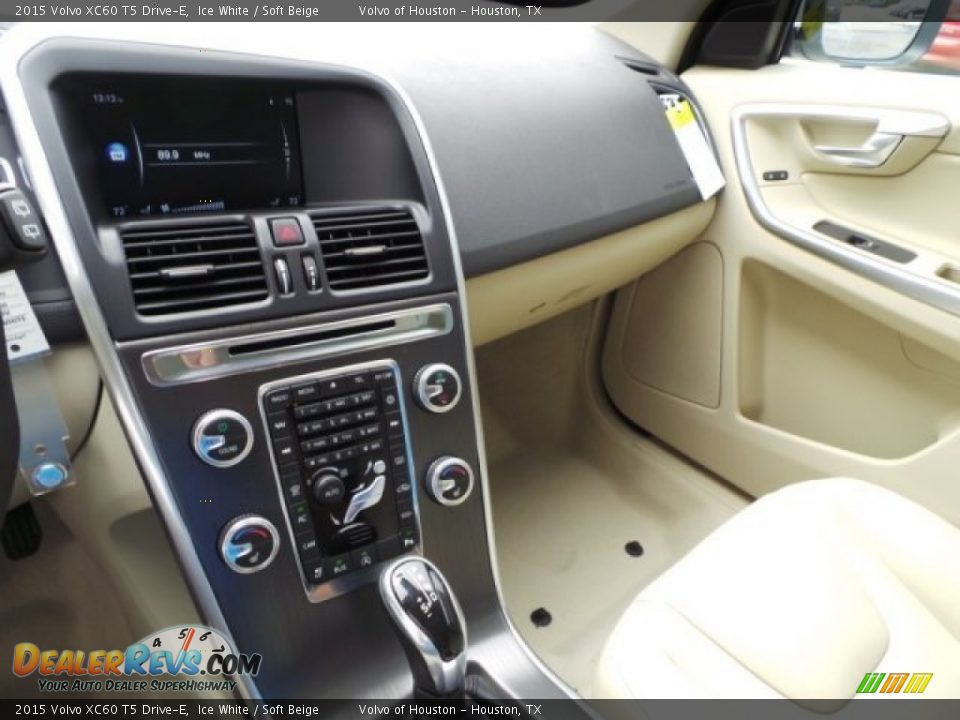 2015 Volvo XC60 T5 Drive-E Ice White / Soft Beige Photo #13