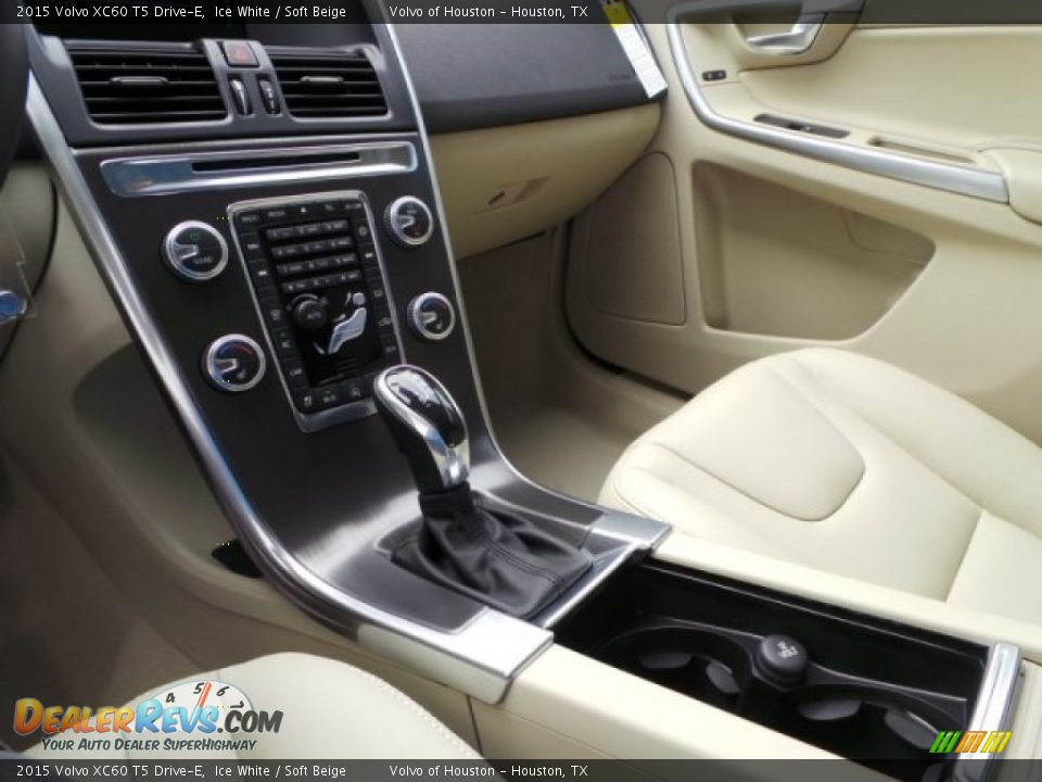 2015 Volvo XC60 T5 Drive-E Shifter Photo #14