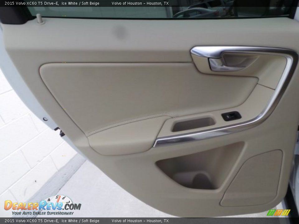 Door Panel of 2015 Volvo XC60 T5 Drive-E Photo #23