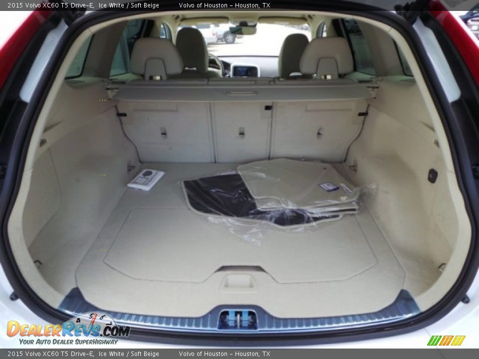2015 Volvo XC60 T5 Drive-E Trunk Photo #28