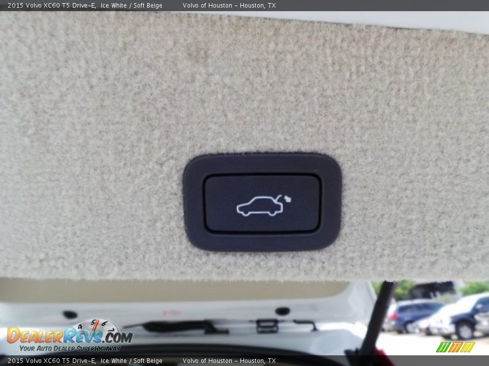 Controls of 2015 Volvo XC60 T5 Drive-E Photo #29
