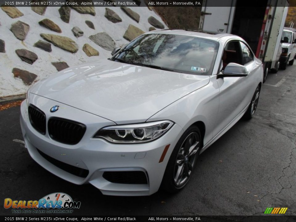 Front 3/4 View of 2015 BMW 2 Series M235i xDrive Coupe Photo #9
