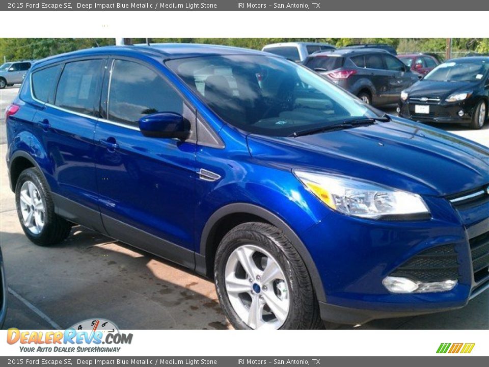 Front 3/4 View of 2015 Ford Escape SE Photo #5