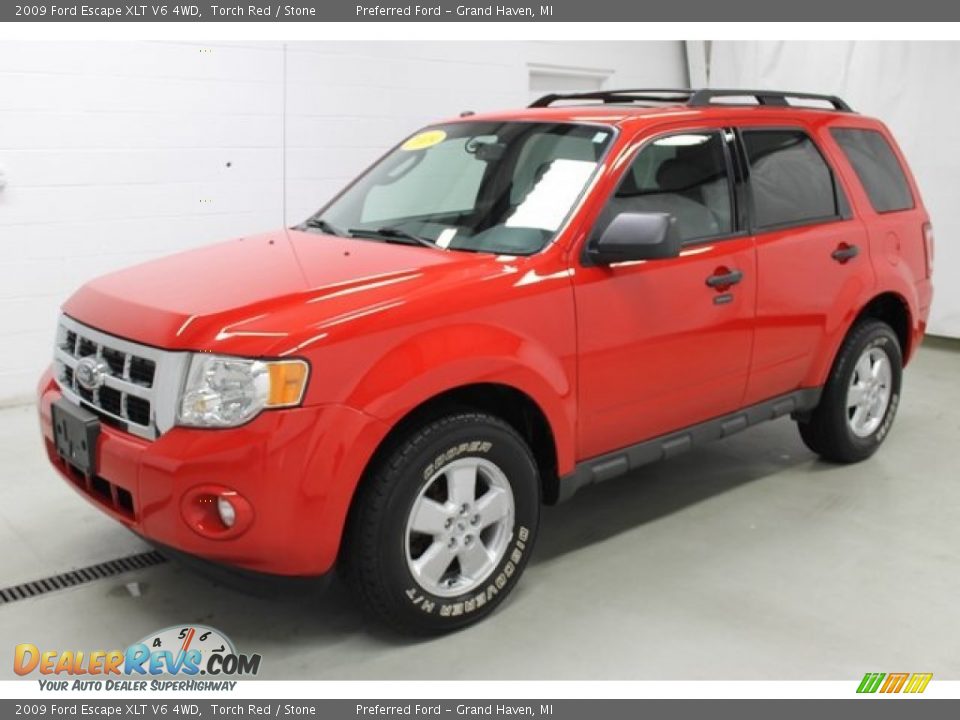 Front 3/4 View of 2009 Ford Escape XLT V6 4WD Photo #5