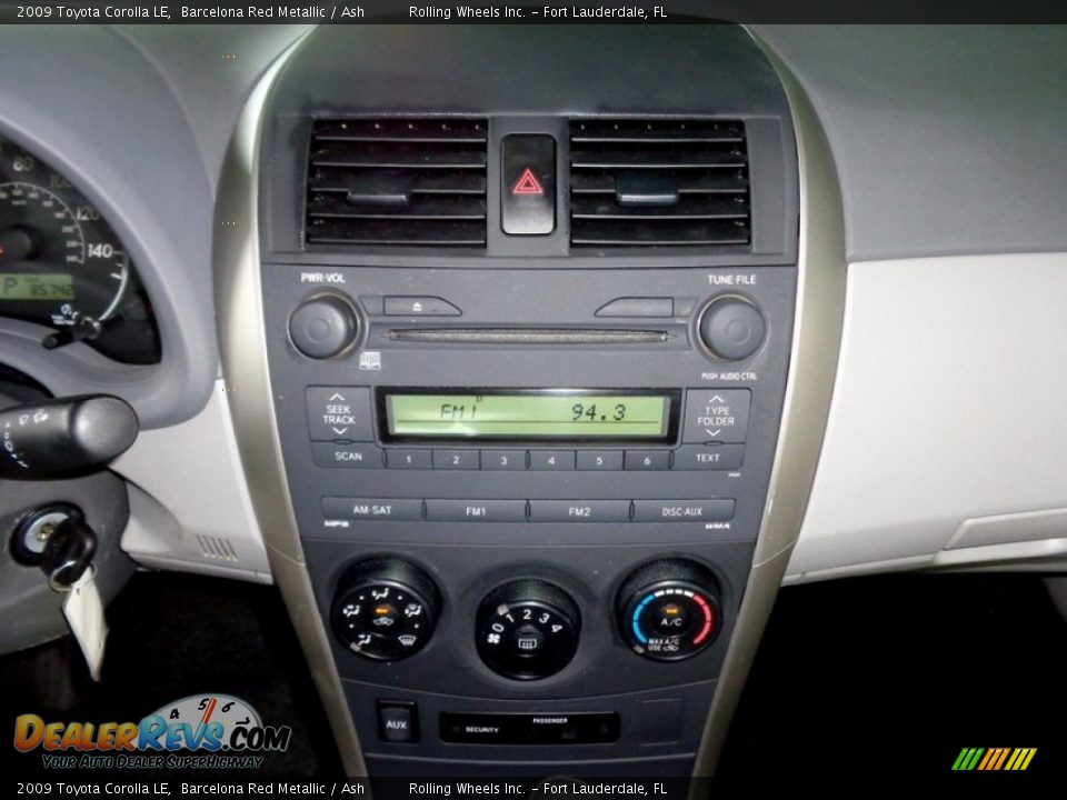 Controls of 2009 Toyota Corolla LE Photo #14