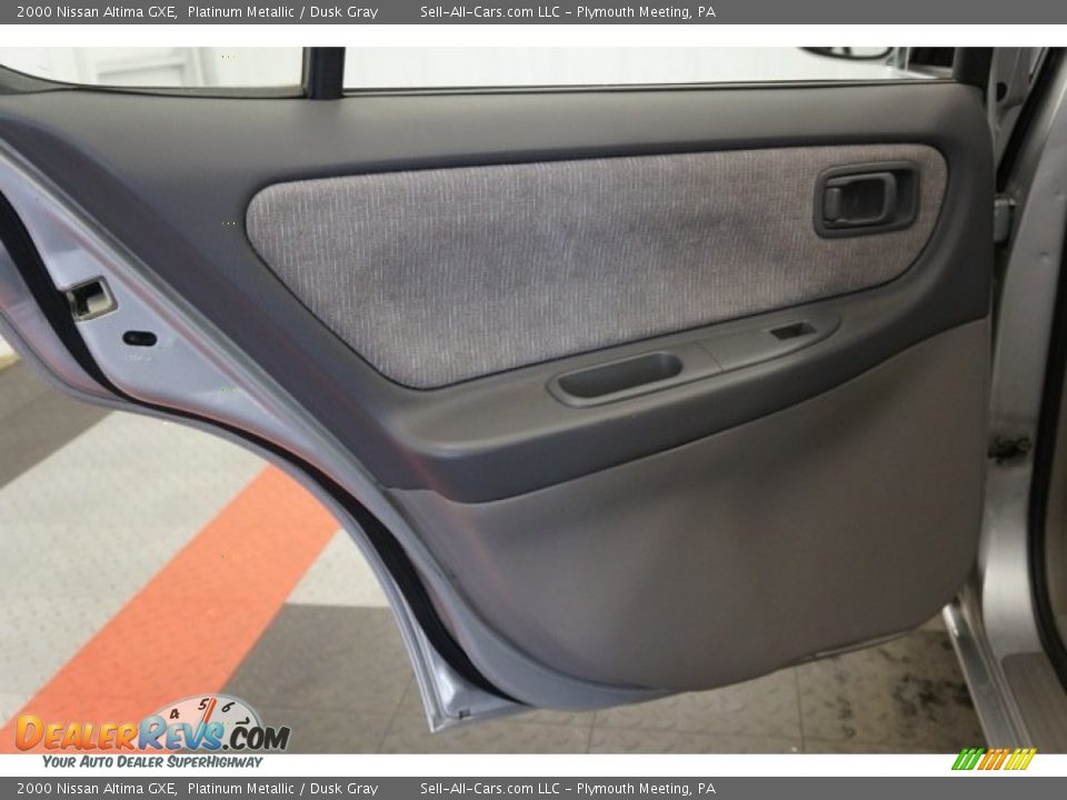 2000 Nissan Altima GXE Platinum Metallic / Dusk Gray Photo #15