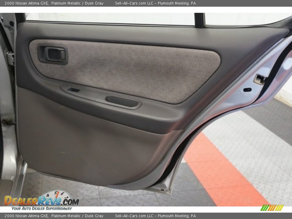 2000 Nissan Altima GXE Platinum Metallic / Dusk Gray Photo #16