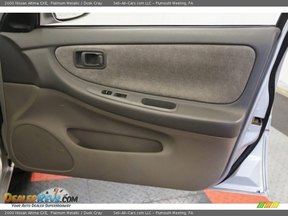 2000 Nissan Altima GXE Platinum Metallic / Dusk Gray Photo #17