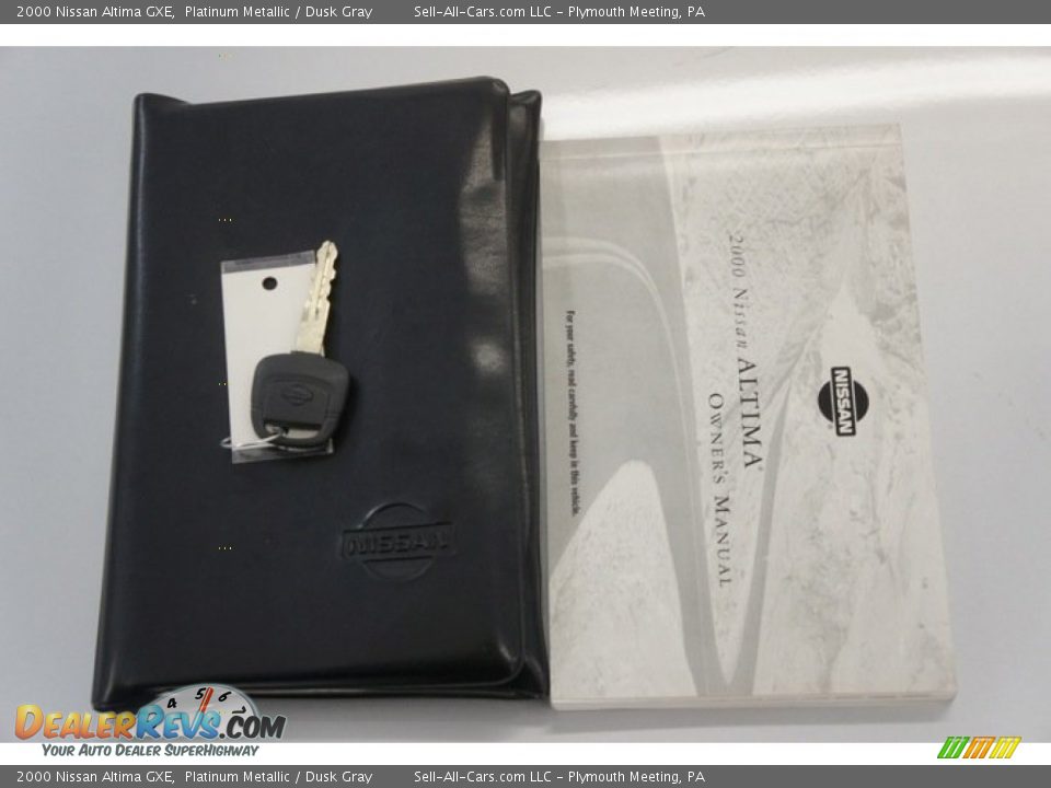 2000 Nissan Altima GXE Platinum Metallic / Dusk Gray Photo #29