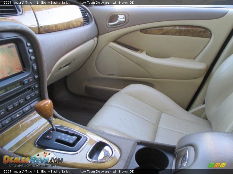 2005 Jaguar S-Type 4.2 Ebony Black / Barley Photo #16
