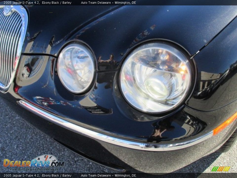 2005 Jaguar S-Type 4.2 Ebony Black / Barley Photo #28