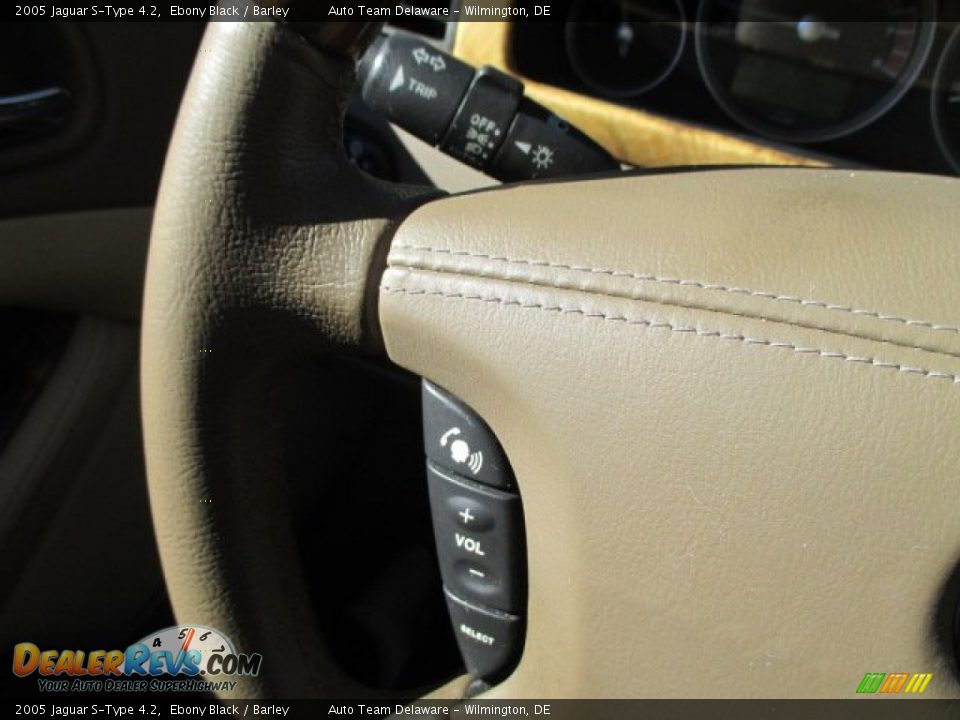 2005 Jaguar S-Type 4.2 Ebony Black / Barley Photo #32