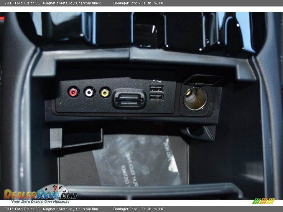 2015 Ford Fusion SE Magnetic Metallic / Charcoal Black Photo #18