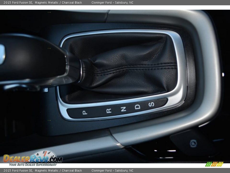 2015 Ford Fusion SE Magnetic Metallic / Charcoal Black Photo #19