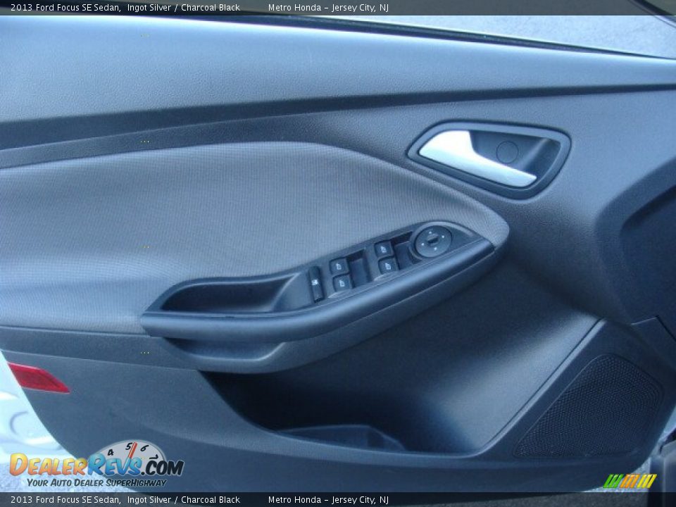2013 Ford Focus SE Sedan Ingot Silver / Charcoal Black Photo #9