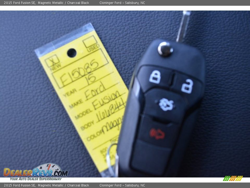 2015 Ford Fusion SE Magnetic Metallic / Charcoal Black Photo #24