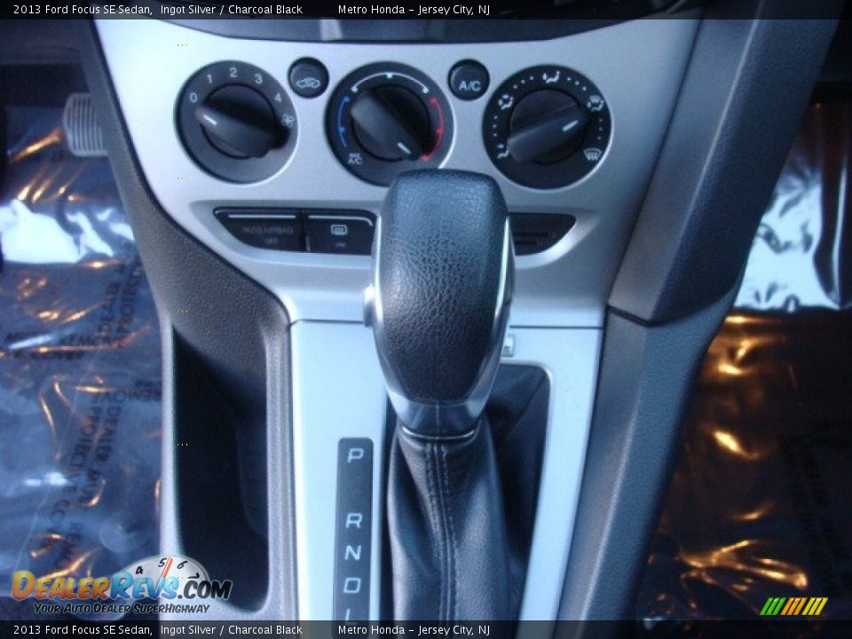 2013 Ford Focus SE Sedan Ingot Silver / Charcoal Black Photo #18