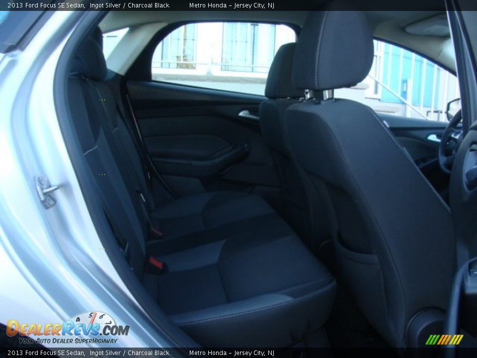 2013 Ford Focus SE Sedan Ingot Silver / Charcoal Black Photo #22