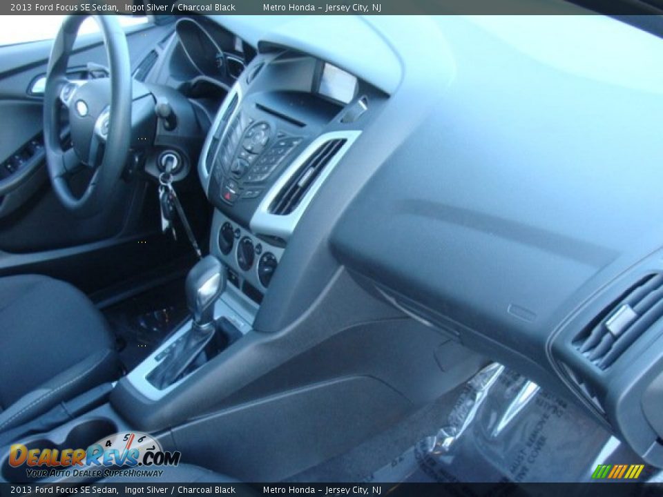 2013 Ford Focus SE Sedan Ingot Silver / Charcoal Black Photo #24