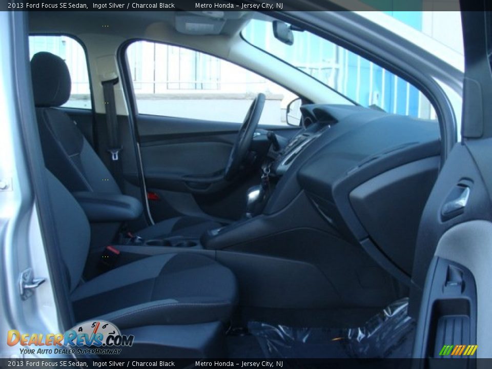 2013 Ford Focus SE Sedan Ingot Silver / Charcoal Black Photo #25